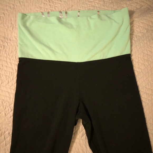 Pink Cropped Leggings - Picture 5 of 7